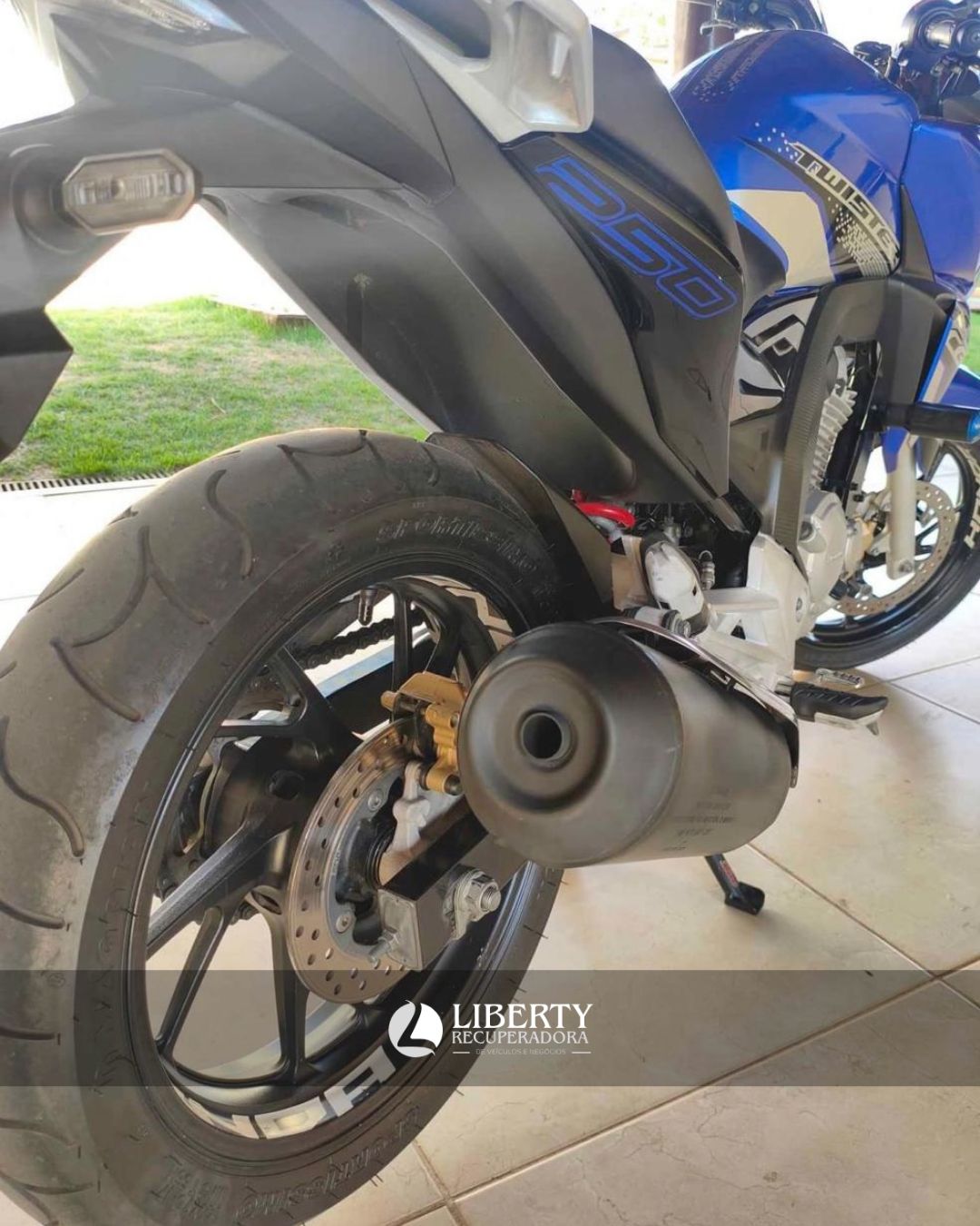 HONDA CB250-F 2021 Azul Km 27.700 $ 13.700 (1)